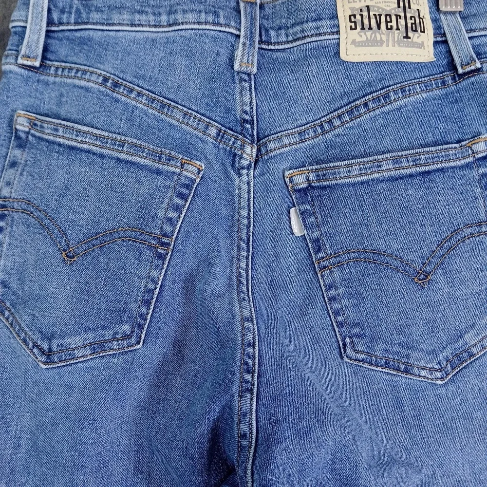 Levi's‎ SilverTab Jeans Womens 27x26 Light Wash Blue Mom Fit High Rise Tapered